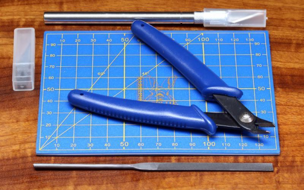 Hareline Cutting Board & Tool Set